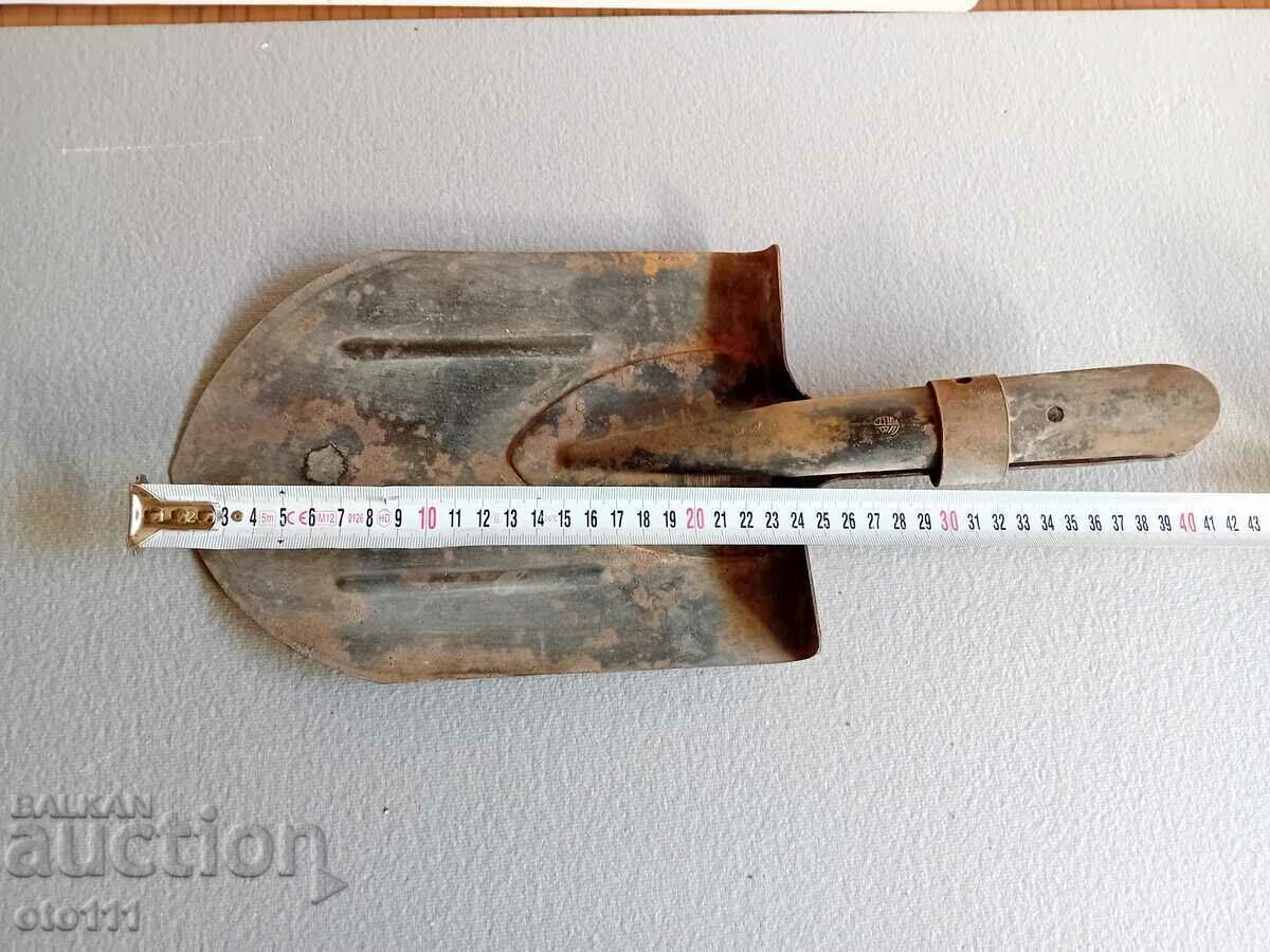 OLD RUSSIAN MILITARY TANK SHOVEL OLD RUSSIAN MILITARY TANK SHOVEL