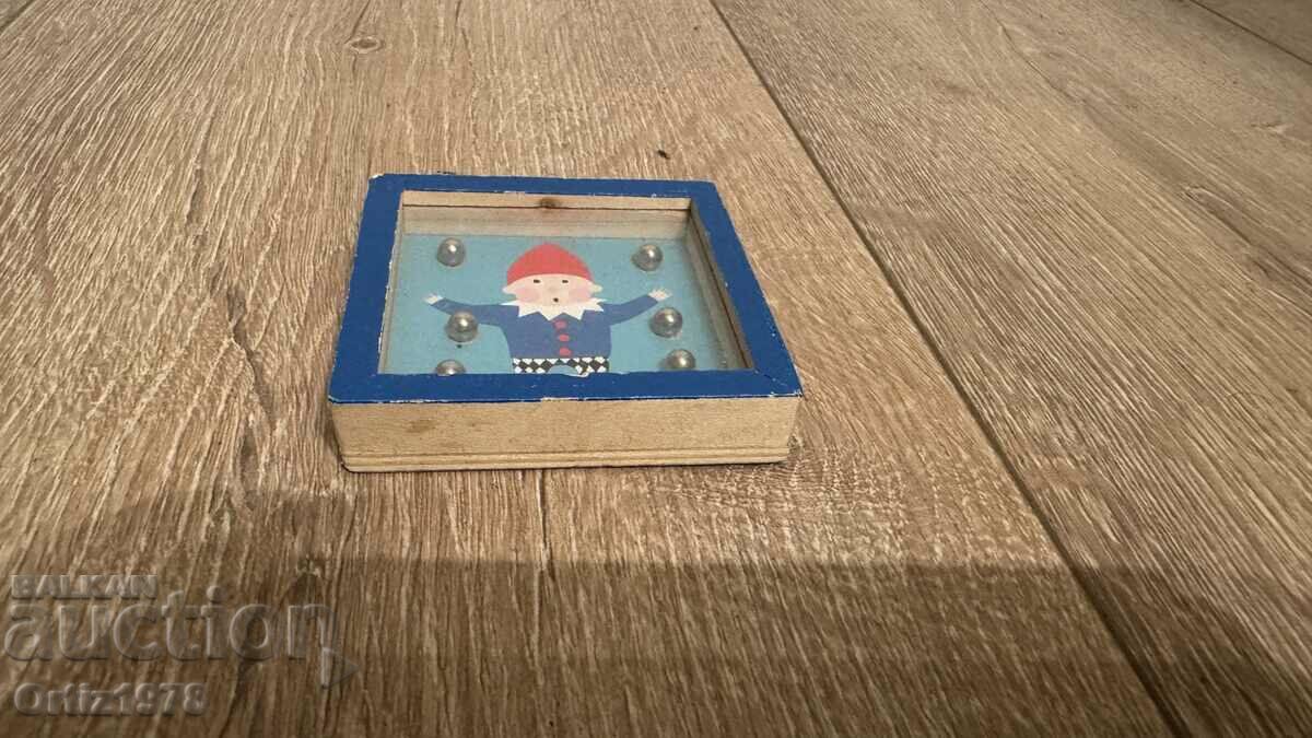 Δημοπρασία Ένα παλιό παιχνίδι με μεταλλικές μπάλες.