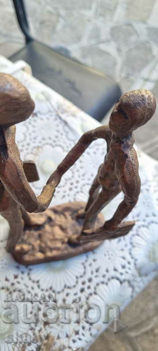 Delivery of Metal sculpture. Figure Delivery of Metal sculpture. Figure