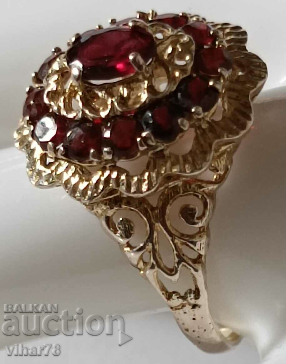 Auction Old gold ring 8 carat- 333 with garnets Auction Old gold ring 8 carat- 333 with garnets