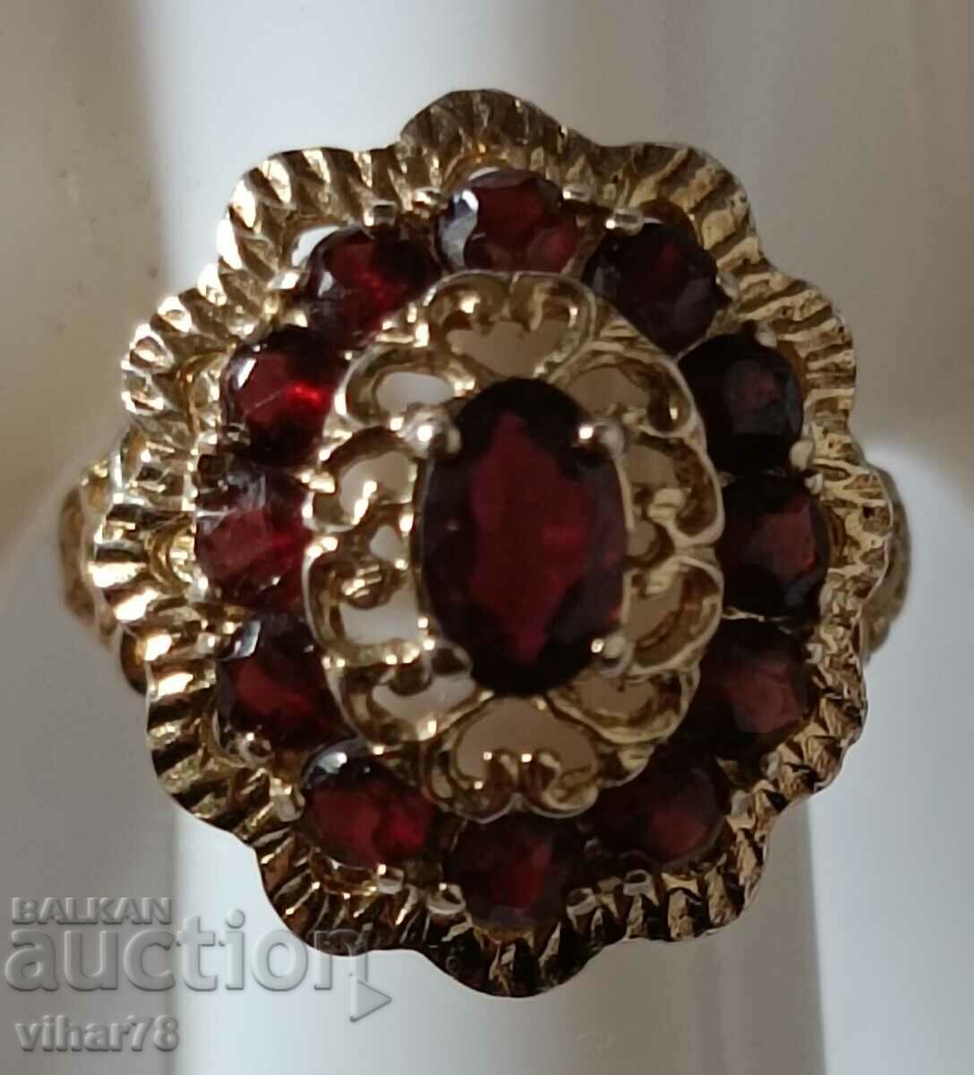 Delivery of Old gold ring 8 carat- 333 with garnets Delivery of Old gold ring 8 carat- 333 with garnets