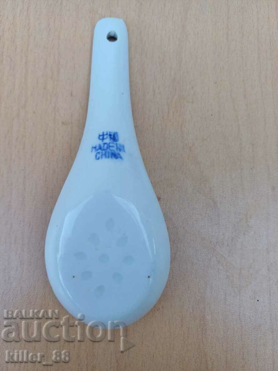 Лъжичка от китайски оризов порцелан с цена 15.00 лв. | € 7.67 Лъжичка от китайски оризов порцелан с цена 15.00 лв. | € 7.67