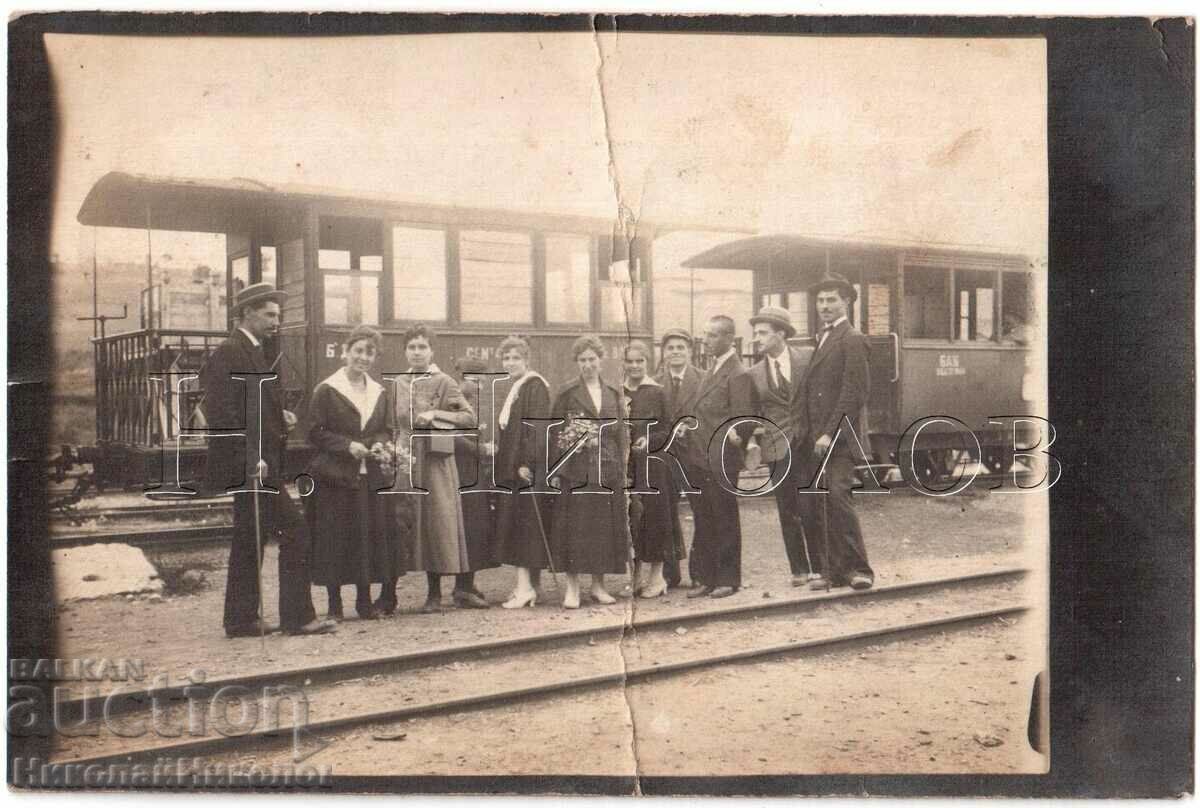 OLD PHOTO RAILWAY STATION TRAIN PASSENGERS ON PLATFORM D215