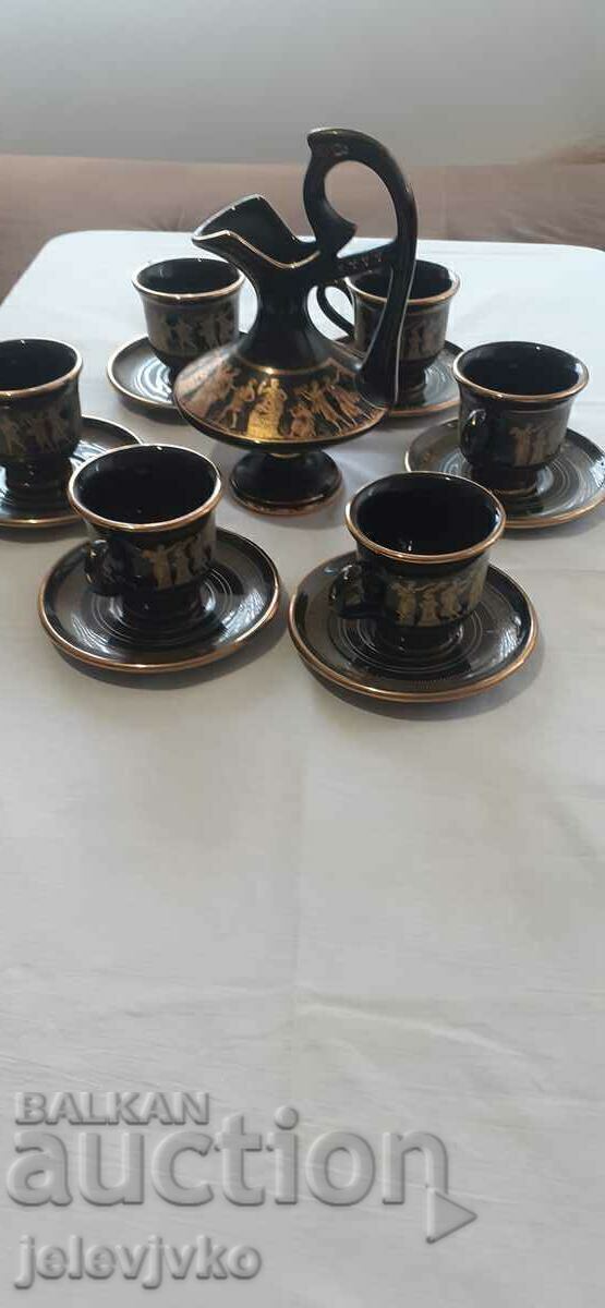 Serviciu porțelan aurit cu preț 145.00 BGN | € 74.14 Serviciu porțelan aurit cu preț 145.00 BGN | € 74.14