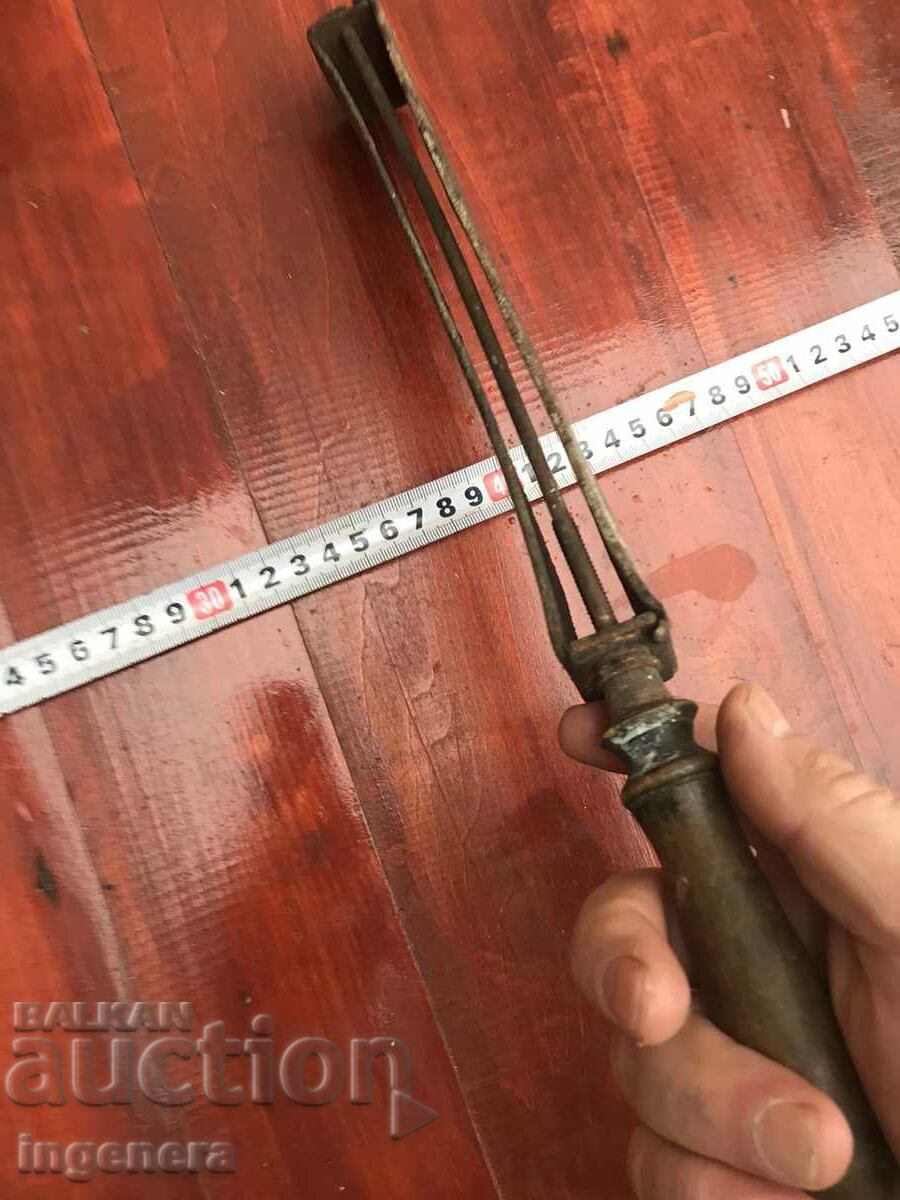 ТОЧИЛО ЗА БРЪСНАЧ МАСАТ ИНСТРУМЕНТ ЗА ЗАТОЧВАНЕ-ГЕРМАНИЯ с цена 19.00 лв. | € 9.71 ТОЧИЛО ЗА БРЪСНАЧ МАСАТ ИНСТРУМЕНТ ЗА ЗАТОЧВАНЕ-ГЕРМАНИЯ с цена 19.00 лв. | € 9.71