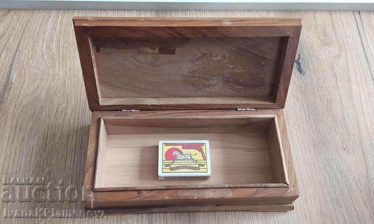 Solid wood box with copper fittings - 7