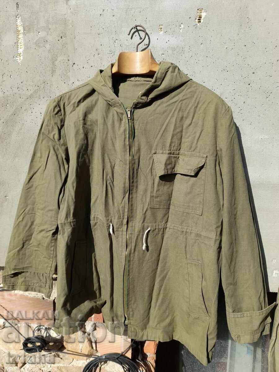 Παλιό σετ τουριστικών ρούχων με τιμή 75.00 BGN | € 38.35 Παλιό σετ τουριστικών ρούχων με τιμή 75.00 BGN | € 38.35