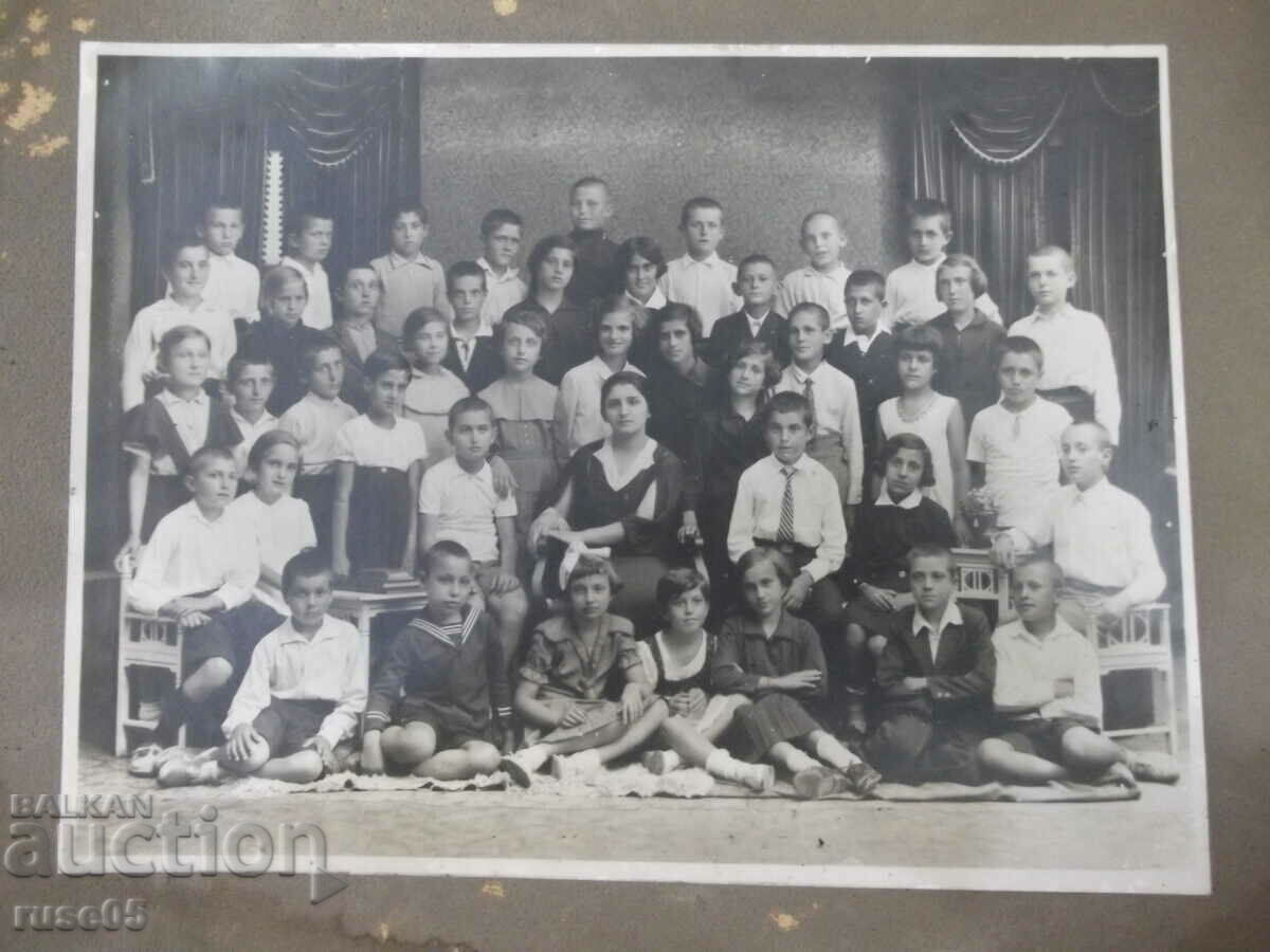 Photo old cardboard of a school class with price 15.00 BGN | € 7.67 Photo old cardboard of a school class with price 15.00 BGN | € 7.67