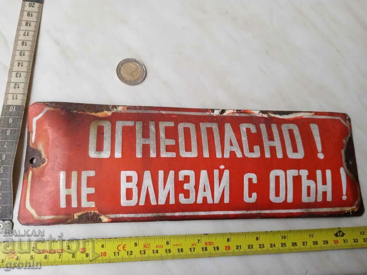 Auction Flammable do not enter with fire, old enamel sign, soc, Auction Flammable do not enter with fire, old enamel sign, soc,