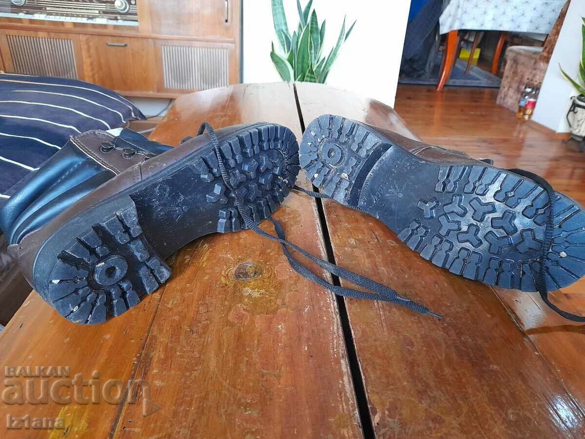 Old hiking boots Youth - 6 Old hiking boots Youth - 6