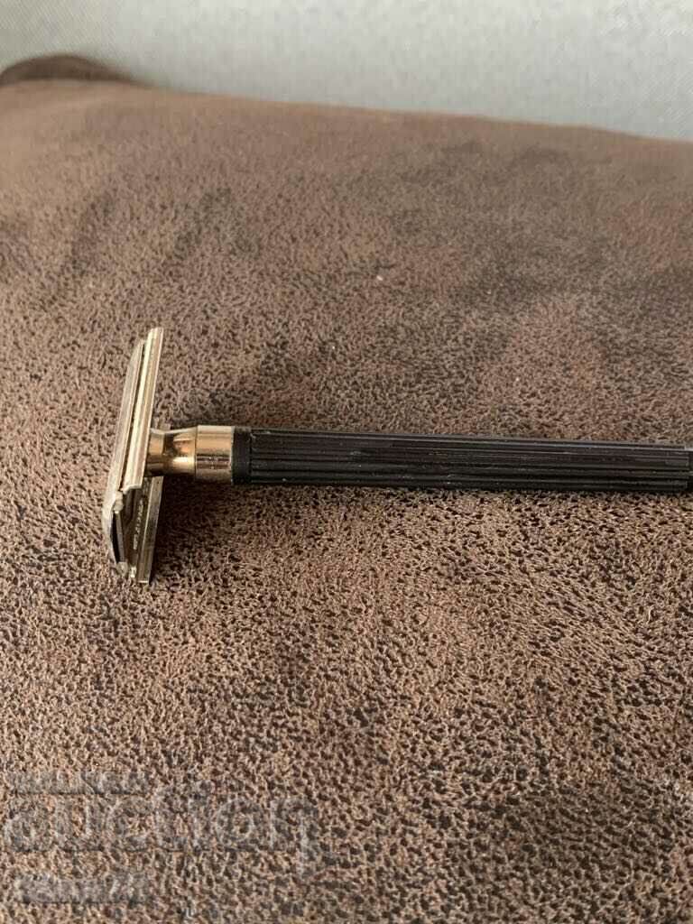 Стара оригиналнa самобръсначка Жилет(Gillette) с цена € 4.00 | 7.82 лв. Стара оригиналнa самобръсначка Жилет(Gillette) с цена € 4.00 | 7.82 лв.