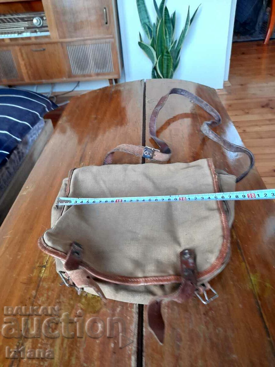 Geantă veche de pânză cu preț 32.00 BGN | € 16.36