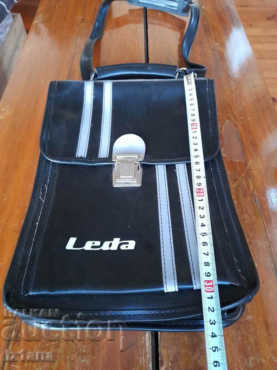 Geanta de scoala veche Leda cu preț 32.00 BGN | € 16.36