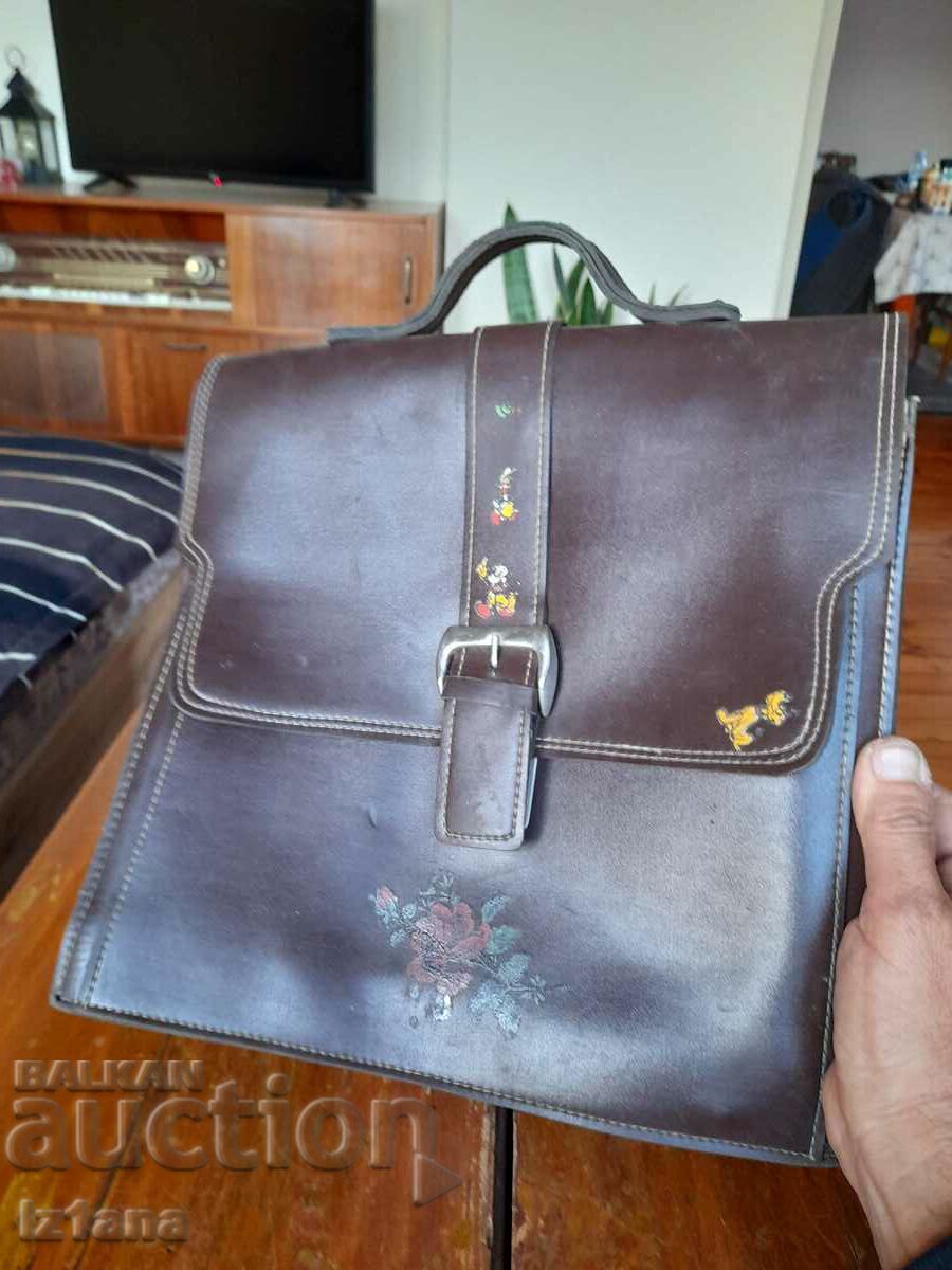 Livrarea Geanta de scoala veche