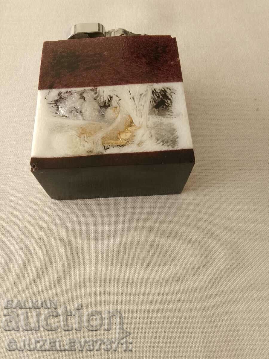 Auction  Collectible rare PENGUIN gas table lighter built-in