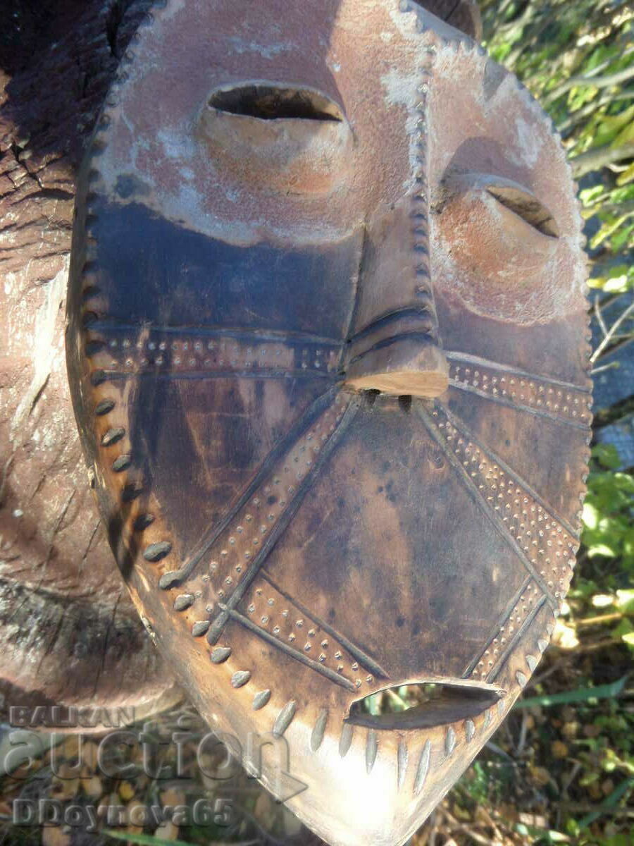 Delivery of Ritual voodoo mask - Igbo people, Nigeria Delivery of Ritual voodoo mask - Igbo people, Nigeria