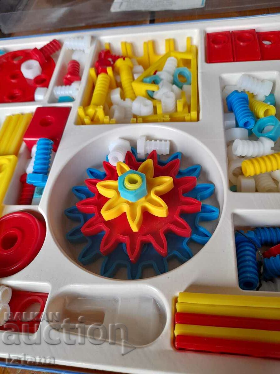 Delivery of Old Montage 200 children's construction set