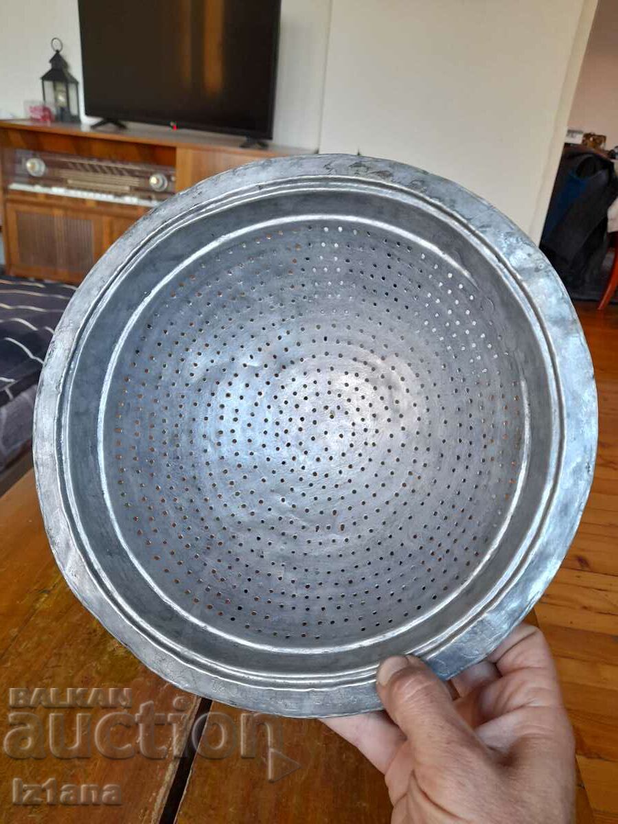 Delivery of Old copper colander, strainer