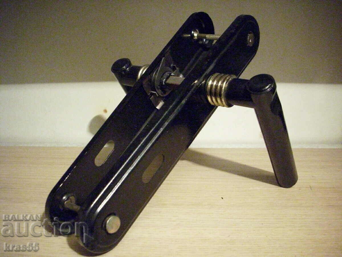 Door handle with price 8.00 BGN | € 4.09 Door handle with price 8.00 BGN | € 4.09