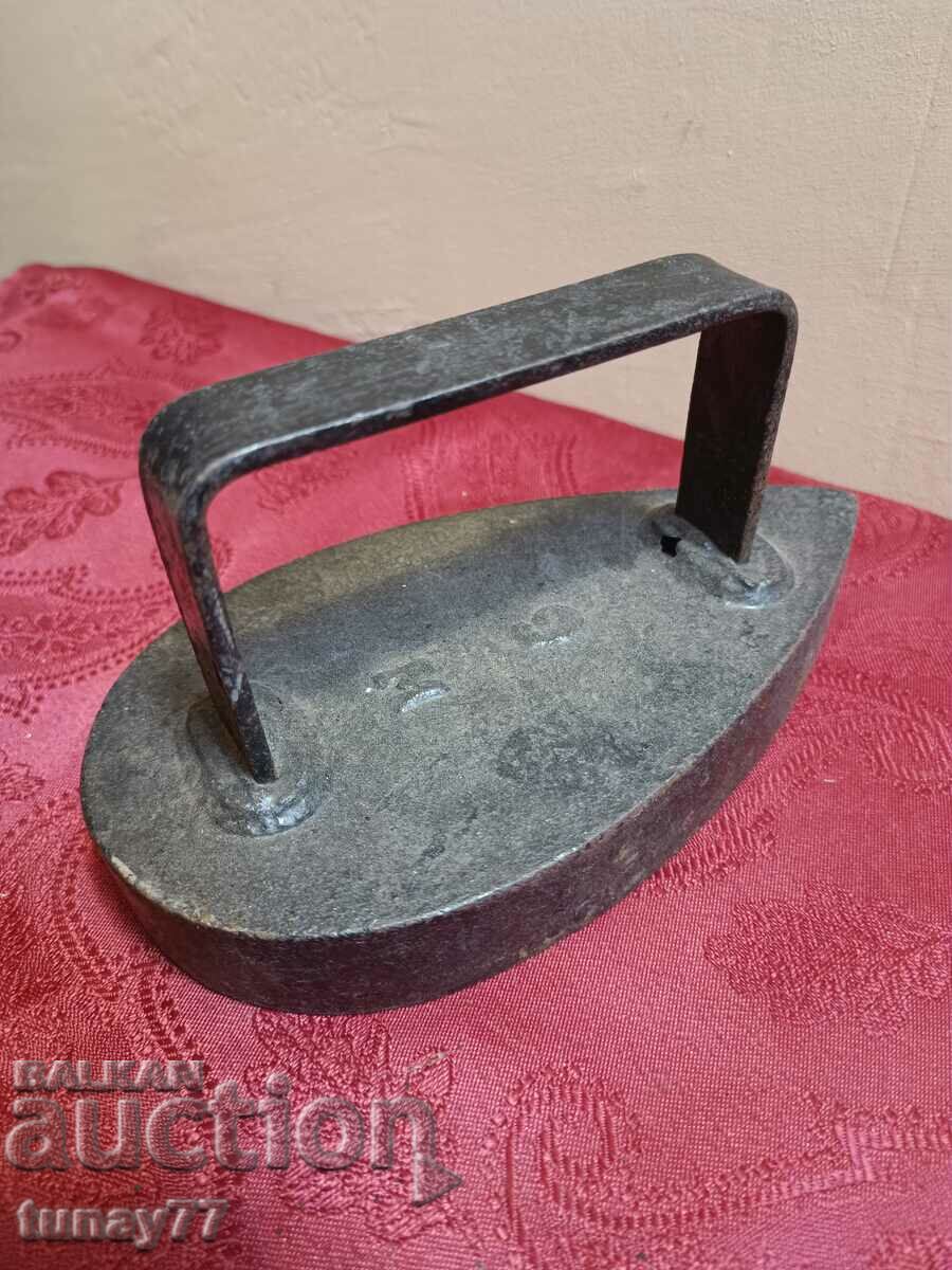 Retro Old Cast Iron Iron for decoration or collection