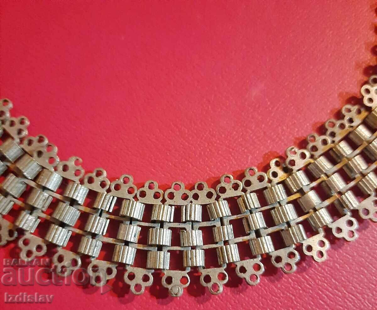 Auction  Old jewelry, necklace, cord 1900