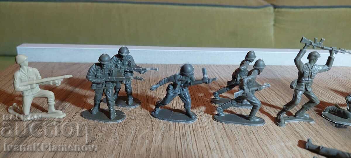 Figurines for collectors with price 14.00 BGN | € 7.16 Figurines for collectors with price 14.00 BGN | € 7.16