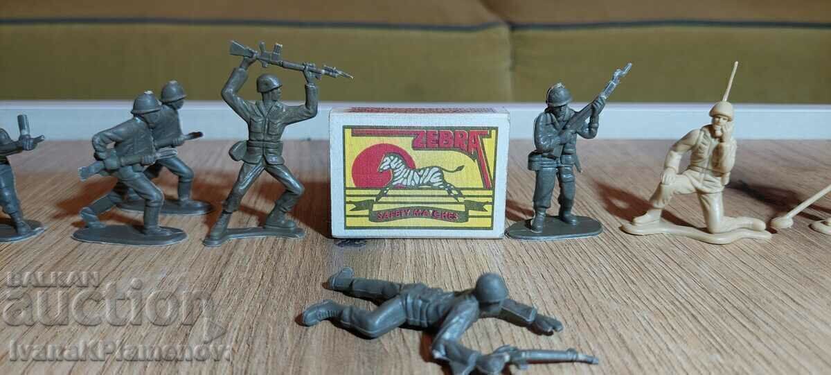 Delivery of Figurines for collectors