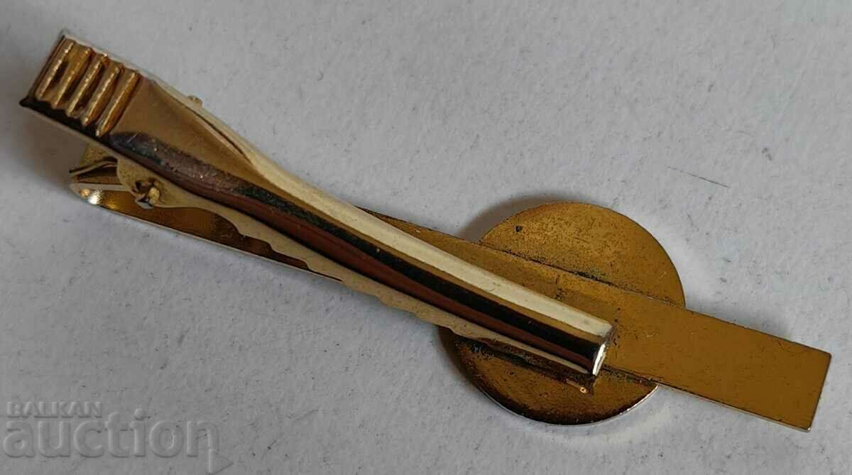 Delivery of . UN UN TIE CLIP Delivery of . UN UN TIE CLIP