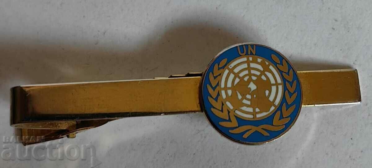 . UN UN TIE CLIP . UN UN TIE CLIP