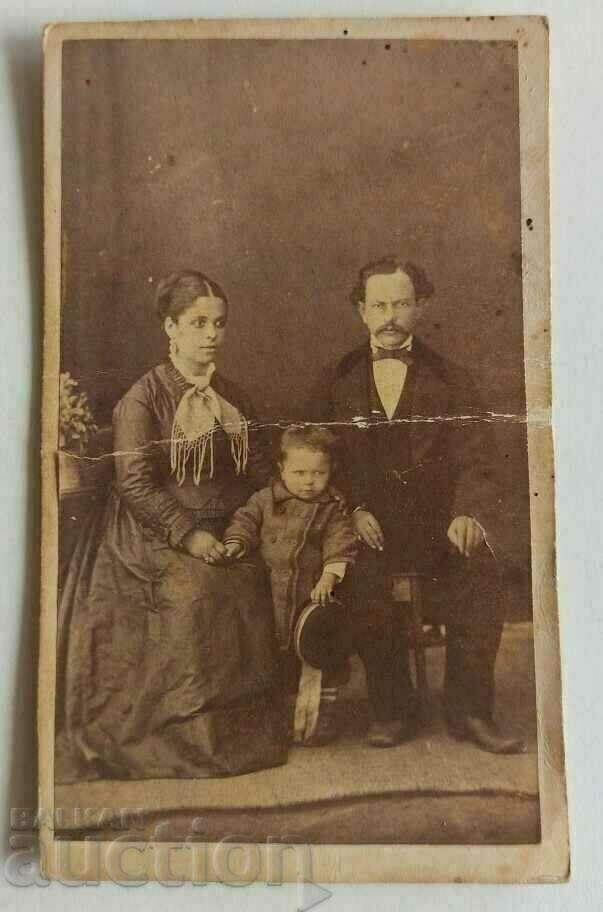 . 1870s FAMILY PHOTO PHOTO CARDBOARD