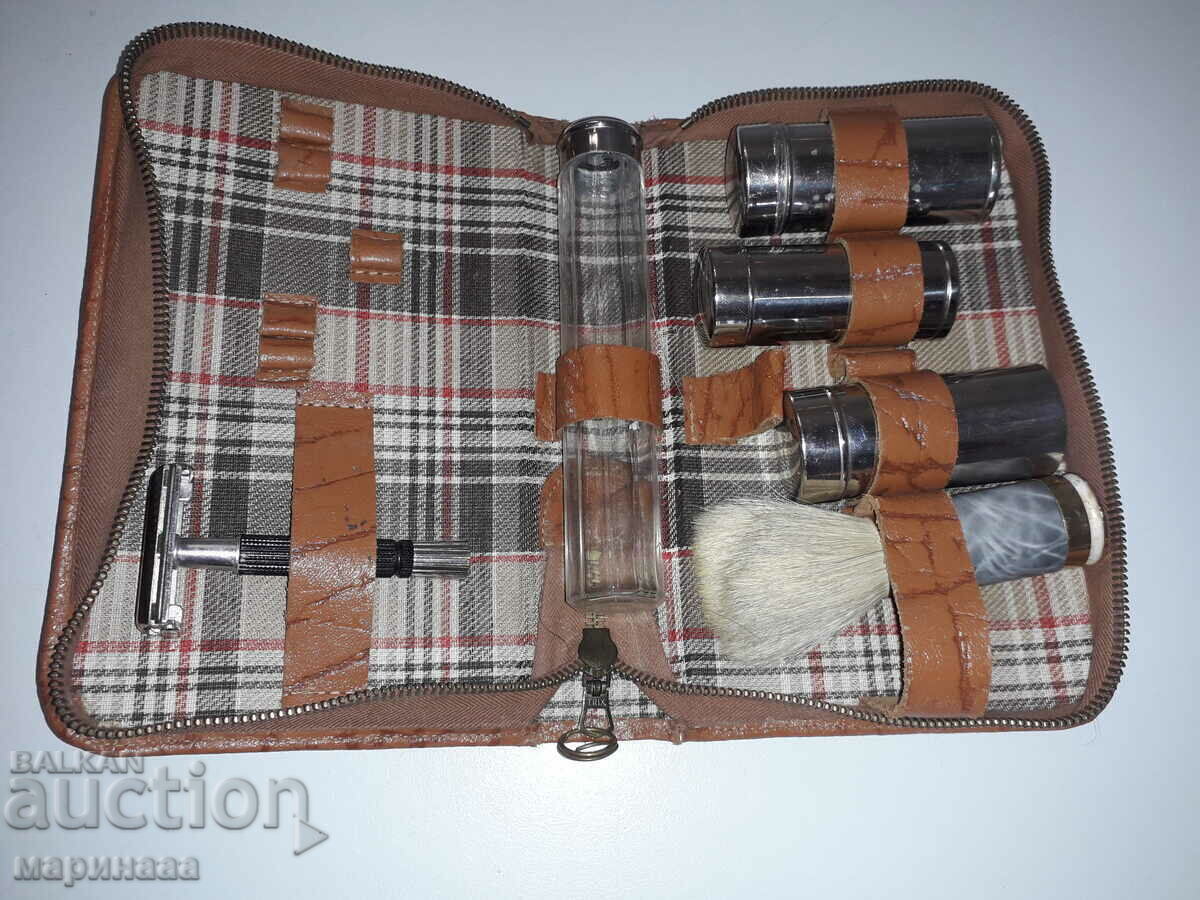 OLD SHAVING KIT