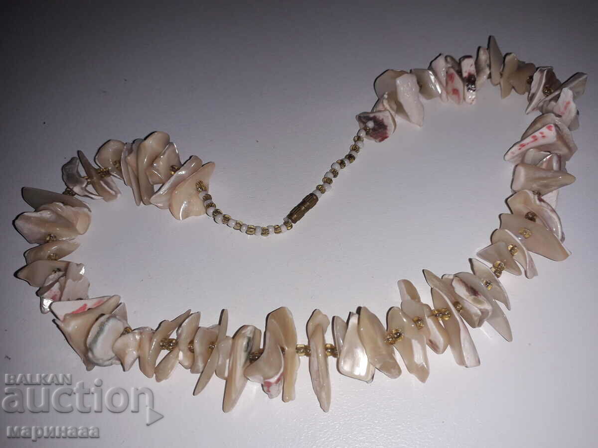 NECKLACE. MOTHER OF PEARL NECKLACE. MOTHER OF PEARL