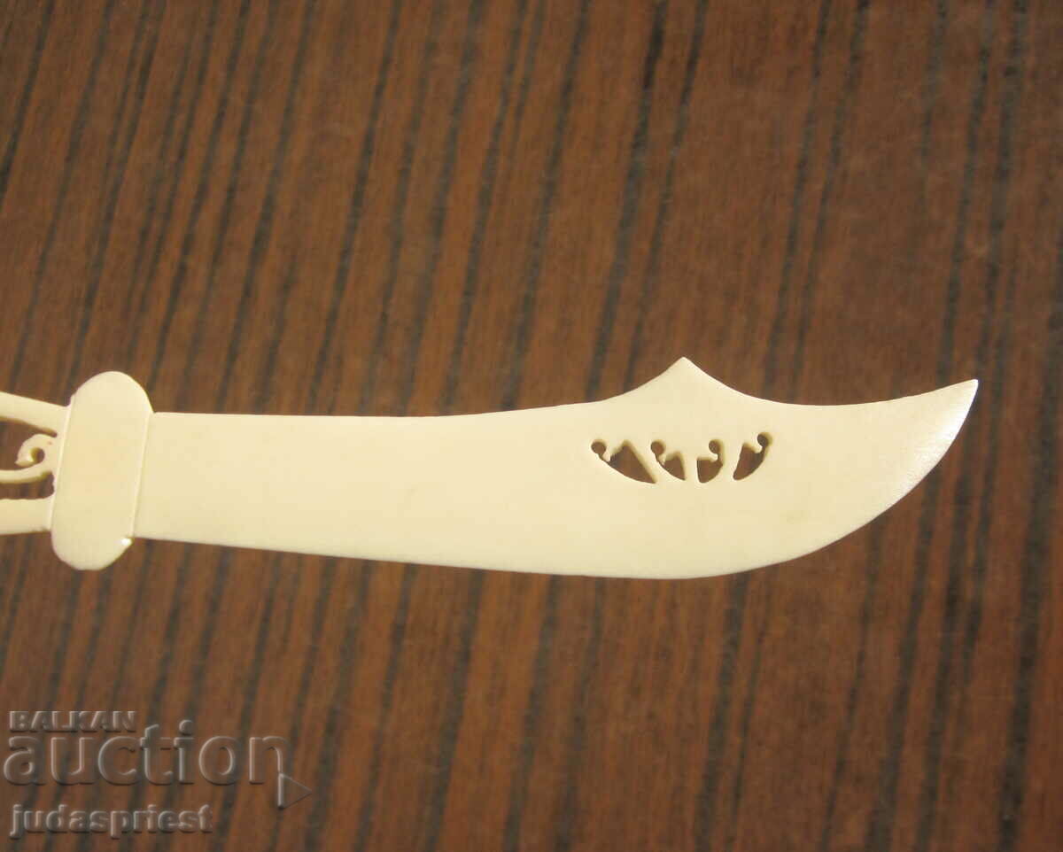 Delivery of old bone letter knife walrus bone Delivery of old bone letter knife walrus bone