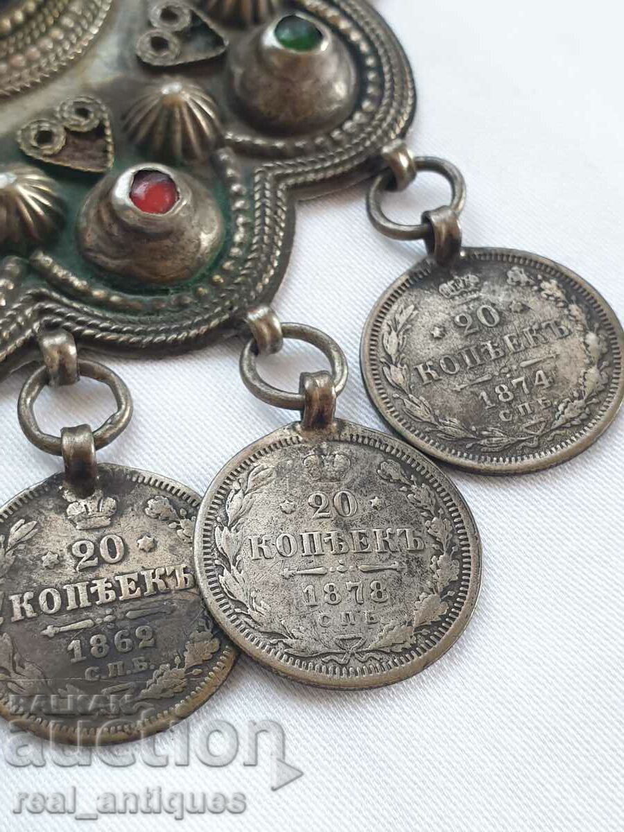 Livrarea Bijuterii vechi din argint cu monede