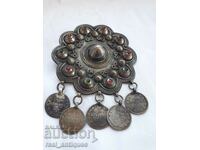 Παλιά ασημένια κοσμήματα με νομίσματα