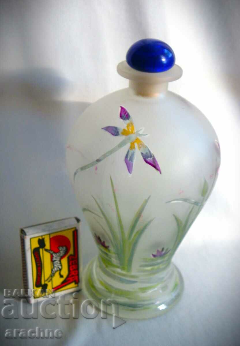 Delivery of A large beautiful Japanese perfume bottle Delivery of A large beautiful Japanese perfume bottle