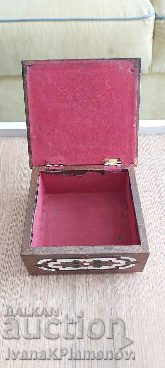 Delivery of A box of wooden hardware copper for collectors