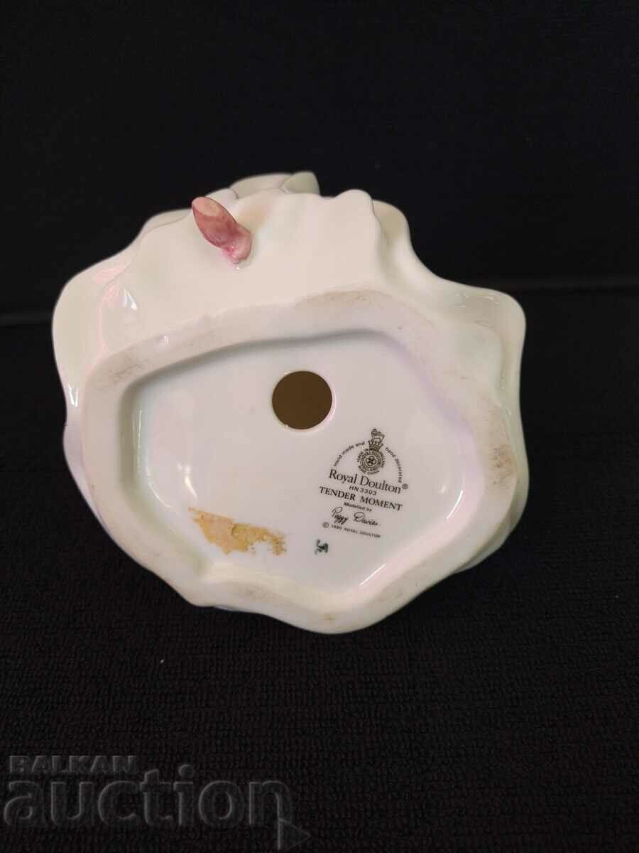 Royal Dowton figurine - 7 Royal Dowton figurine - 7