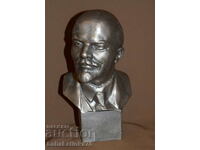 Bust de metal al lui Vladimir Lenin