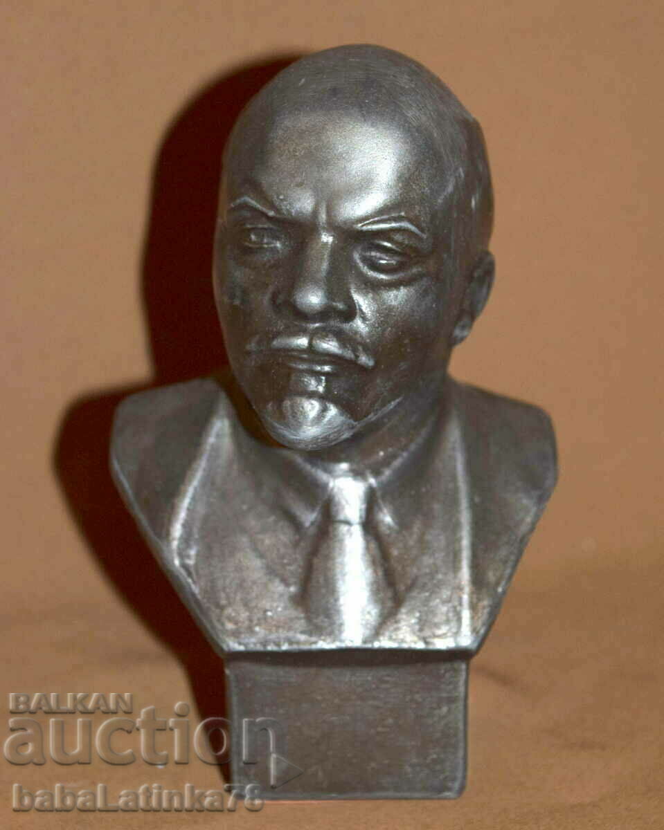 Bust de metal al lui Vladimir Lenin