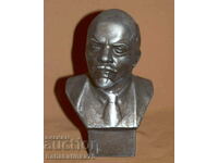 Bust de metal al lui Vladimir Lenin