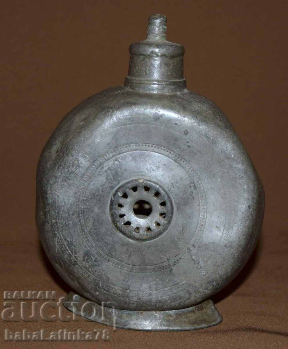 Old pewter lead pavour