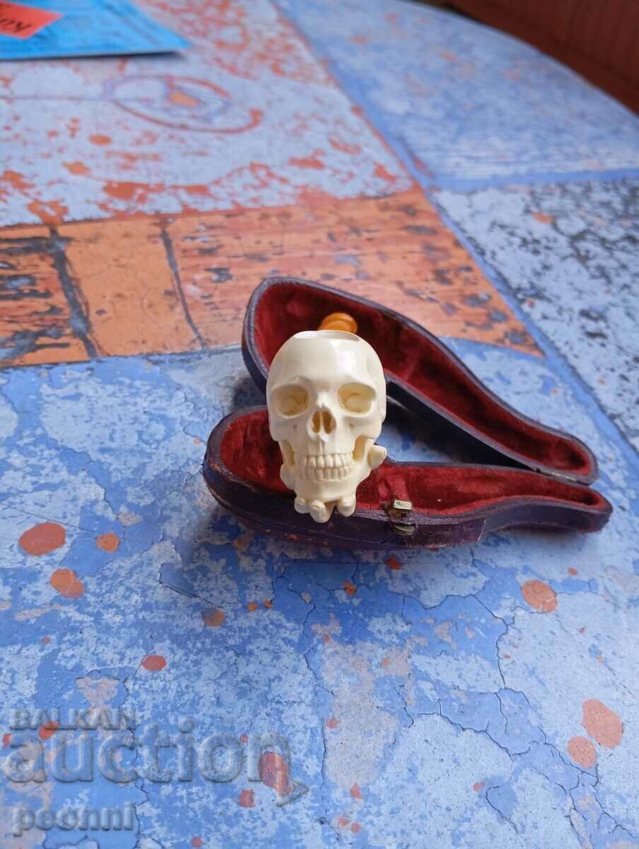 Ένας παλιός σωλήνας αφρού θάλασσας με τιμή 350.00 BGN | € 178.95 Ένας παλιός σωλήνας αφρού θάλασσας με τιμή 350.00 BGN | € 178.95