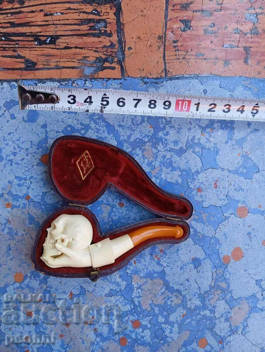 Ένας παλιός σωλήνας αφρού θάλασσας Ένας παλιός σωλήνας αφρού θάλασσας