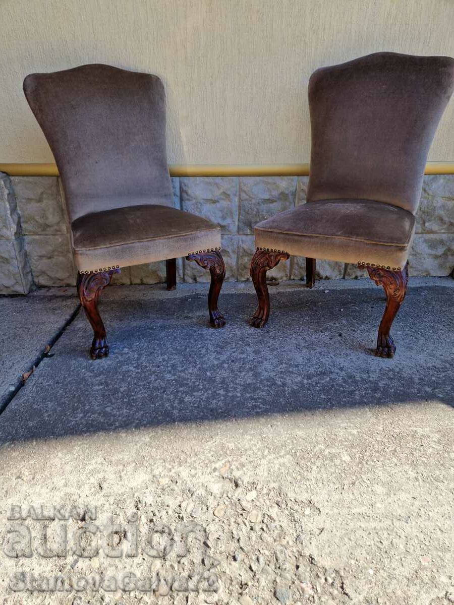 Auction A great pair of antique English chairs Auction A great pair of antique English chairs
