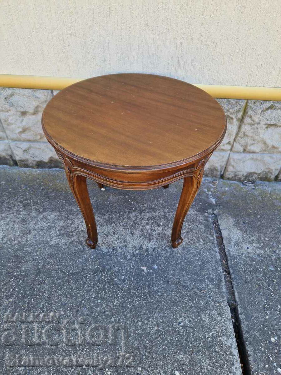O măsuță de cafea franceză antică foarte frumoasă O măsuță de cafea franceză antică foarte frumoasă