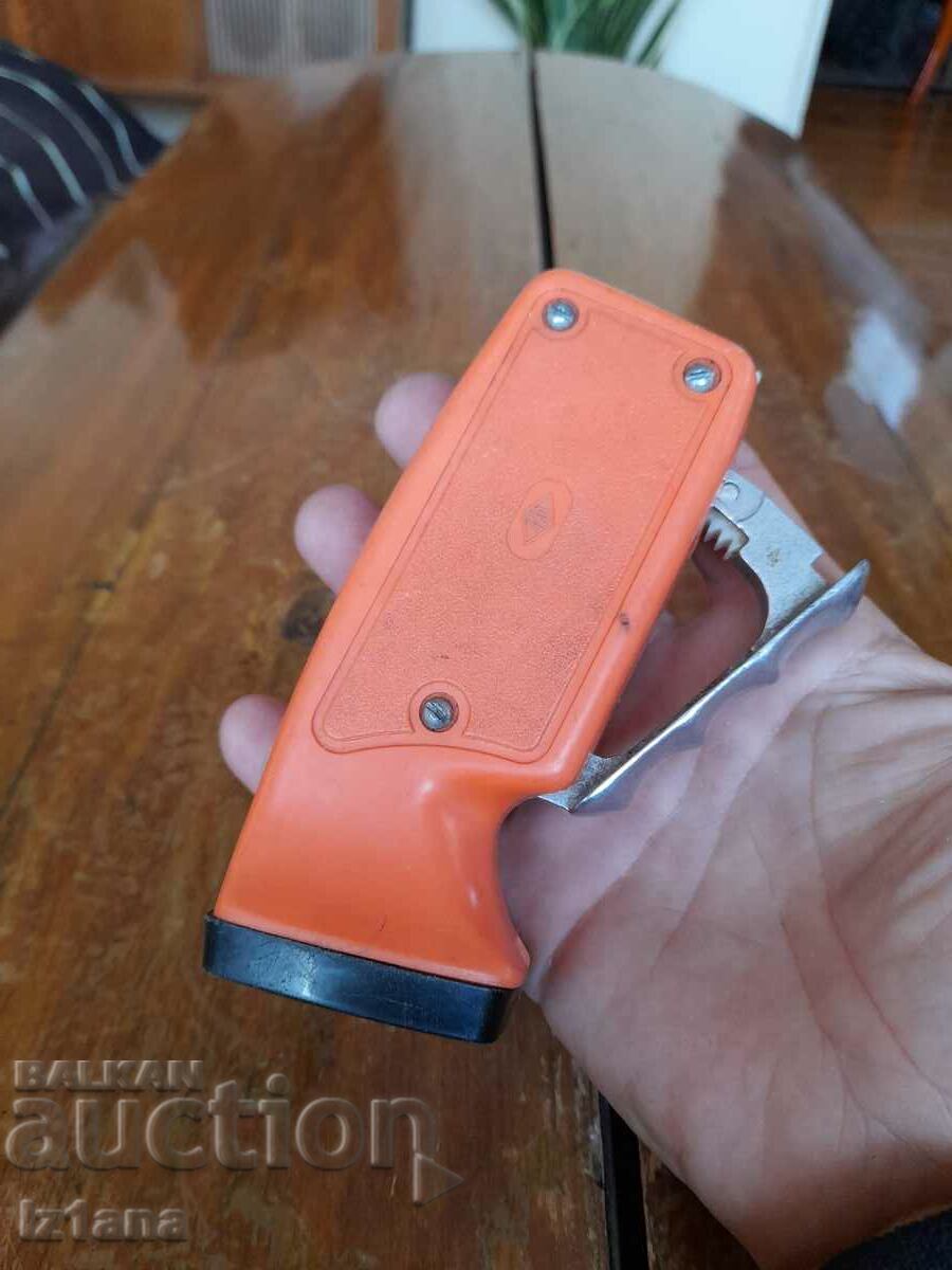 Old dynamo flashlight with price 32.00 BGN | € 16.36 Old dynamo flashlight with price 32.00 BGN | € 16.36