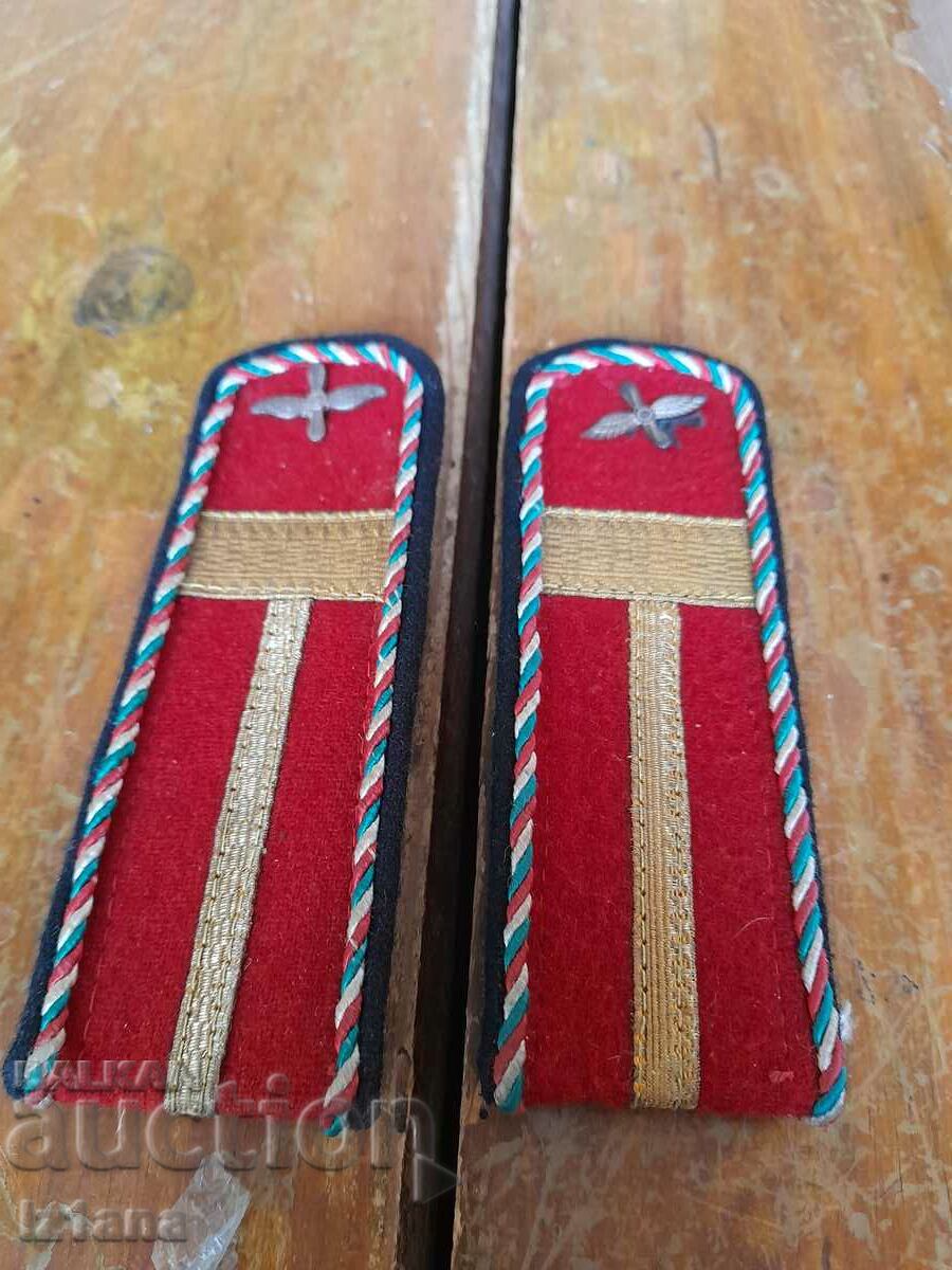 Παλιές επωμίδες Ανώτερος Σχολικός με τιμή 37.00 BGN | € 18.92 Παλιές επωμίδες Ανώτερος Σχολικός με τιμή 37.00 BGN | € 18.92