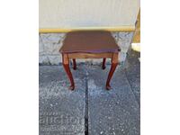 O măsuță de cafea englezească antică minunată