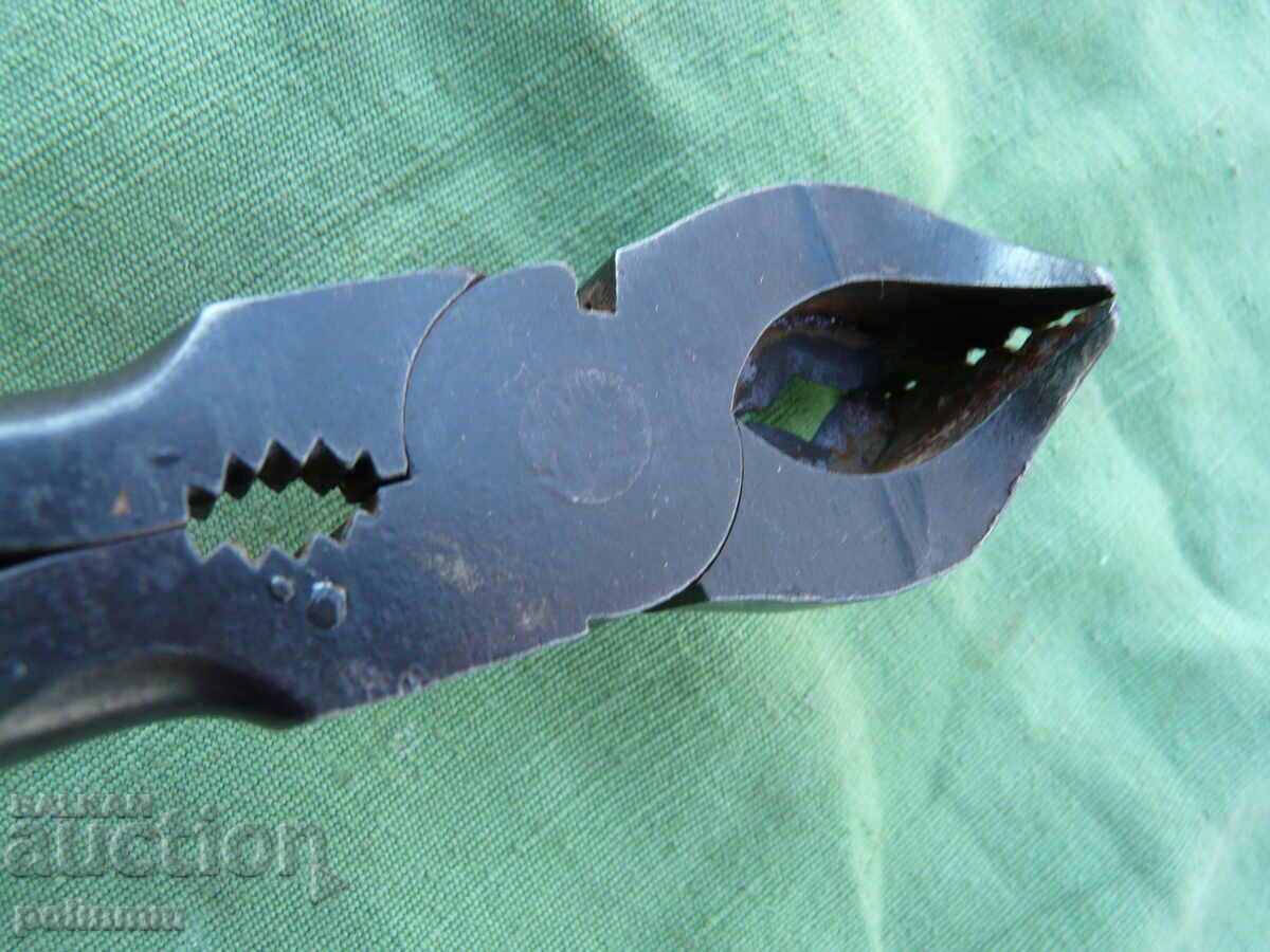 Rare model craft pliers with price 40.00 BGN | € 20.45